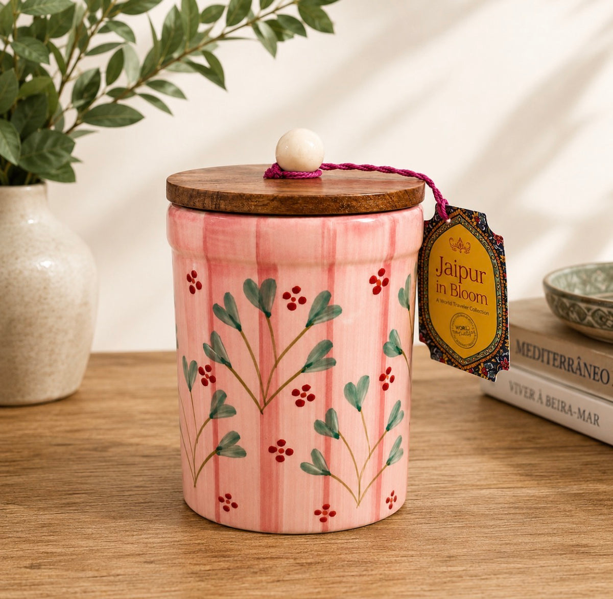 Jaipur in Bloom – Pote de Cerâmica Floral 1,5L com Tampa de Madeira