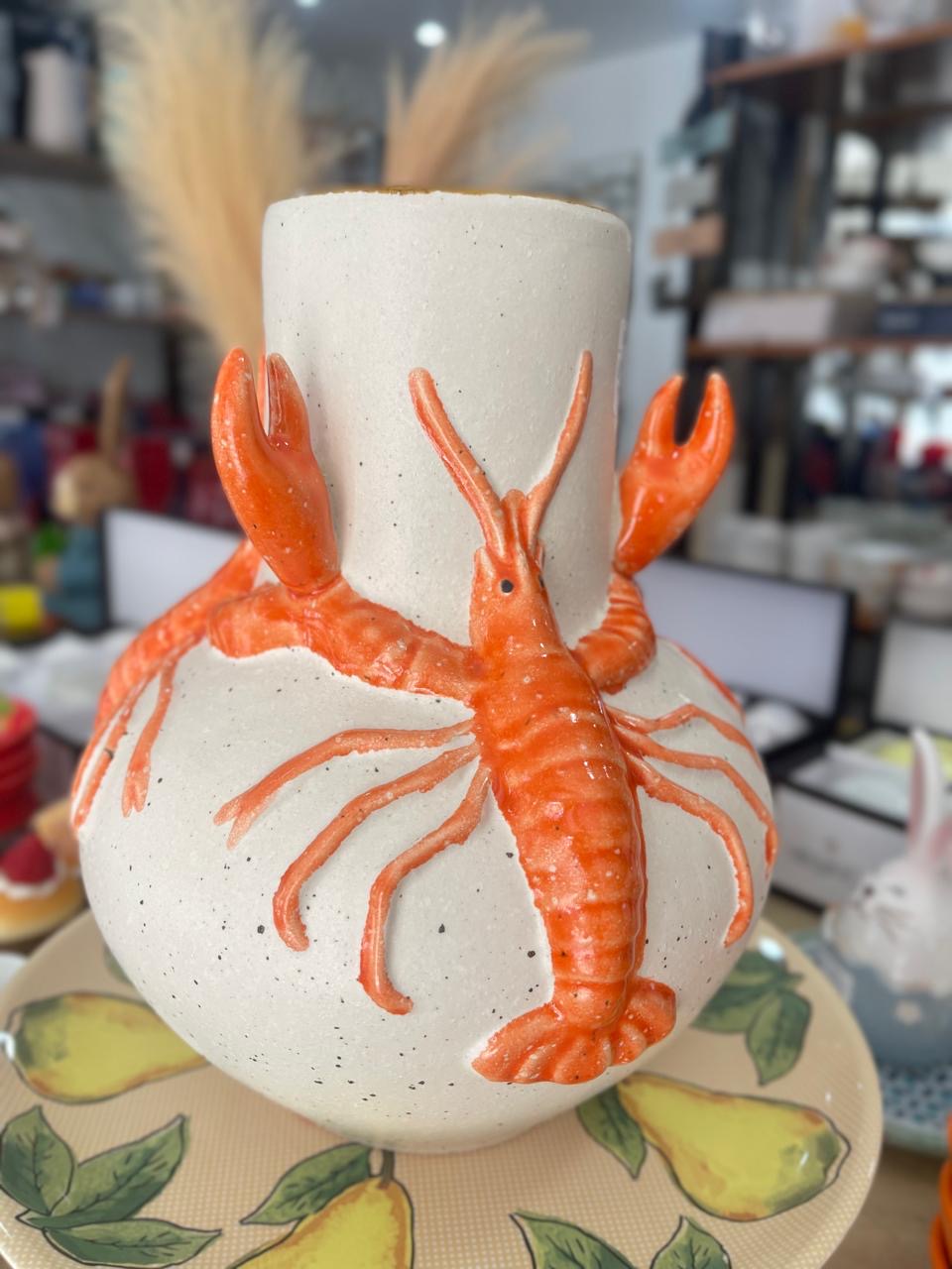 Vaso decorativo com lagosta em relevo – peça exclusiva e sofisticada