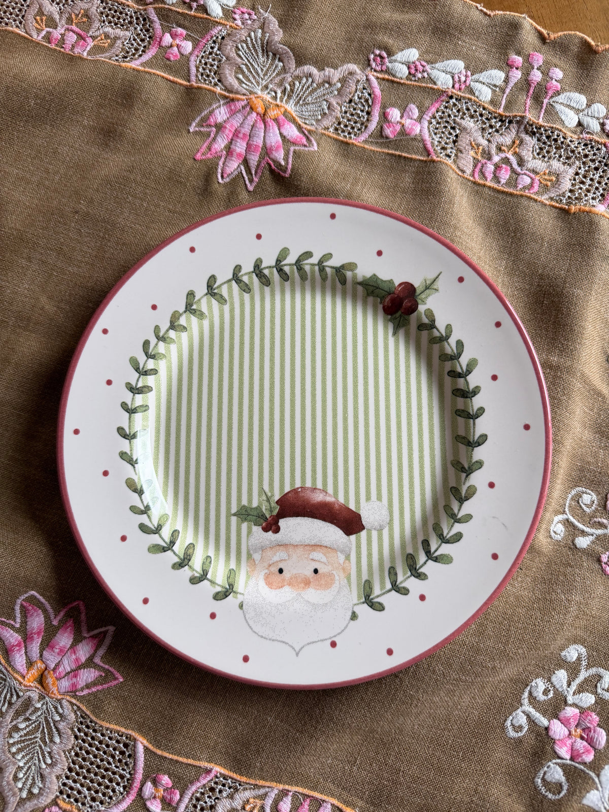 Prato Raso Natalino Papai Noel com Estampa Verde e Vermelha