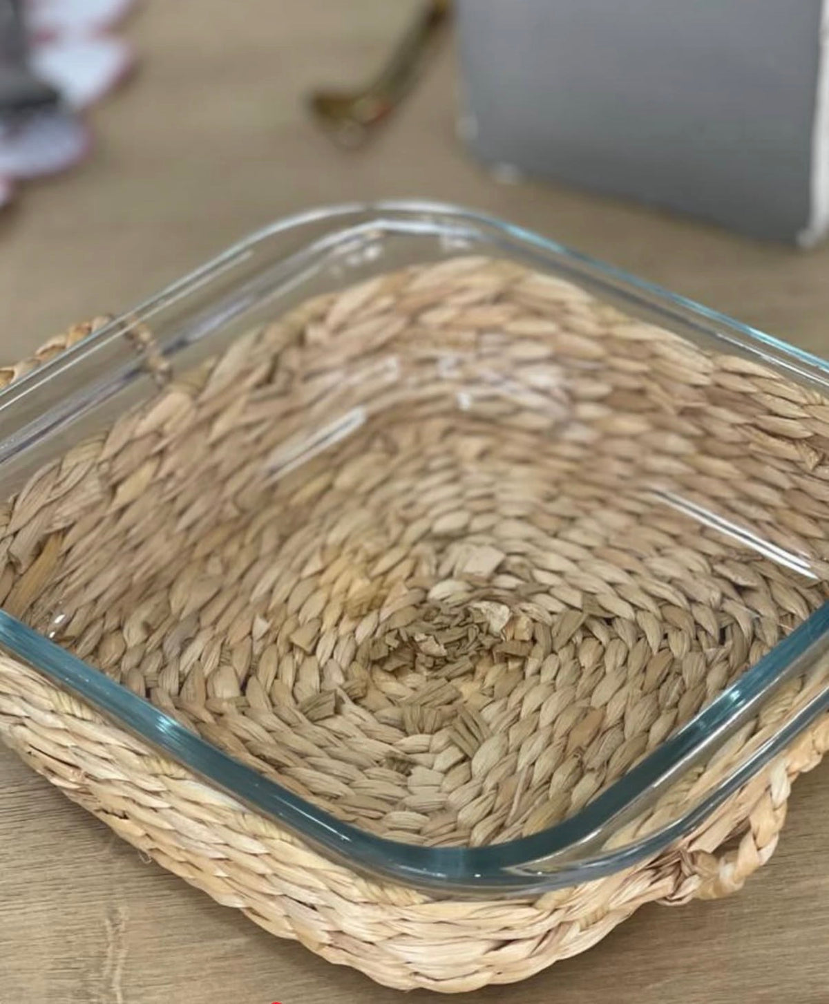 Travessa Assadeira de Vidro com Suporte em Fibra Natural – Refratário Elegante para Servir