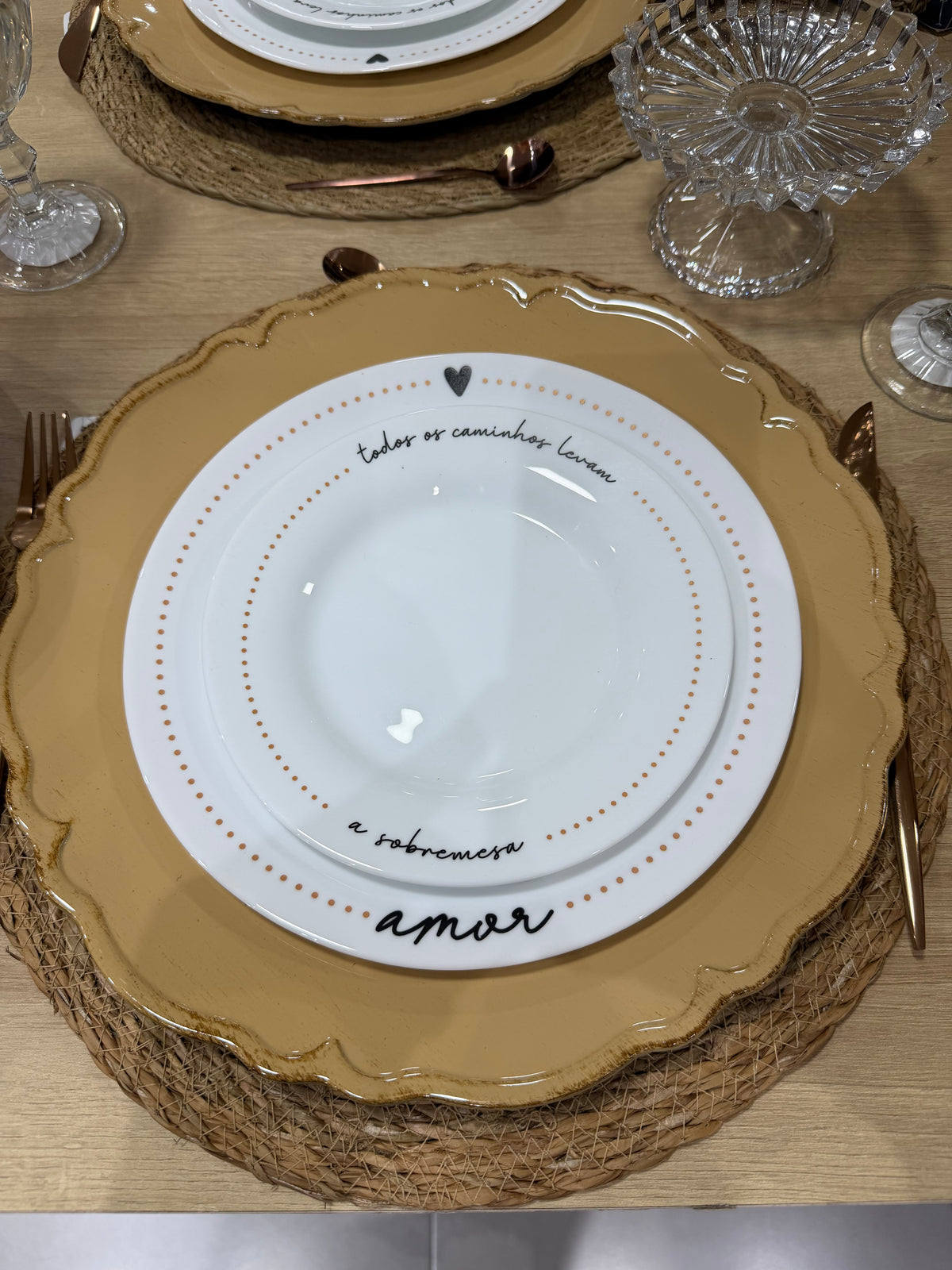 Sousplat Pearl Bege com Borda Dourada 35cm