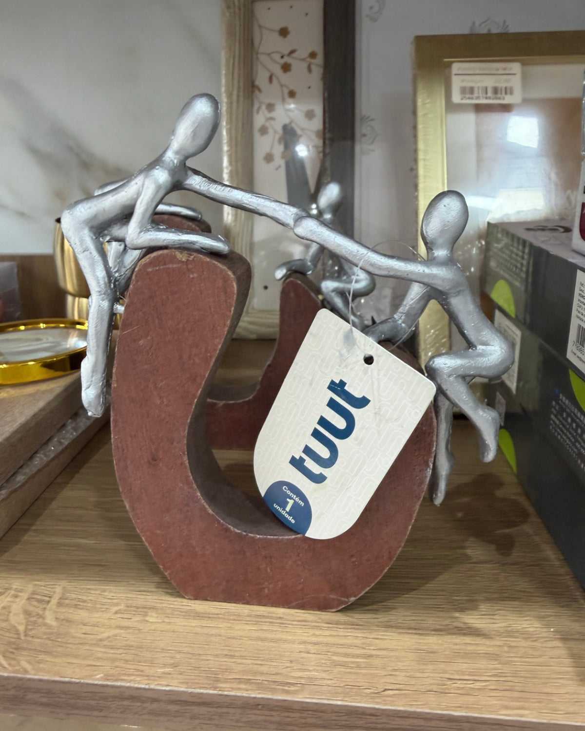 Escultura Decorativa União e Apoio em Madeira e Metal – Design Moderno