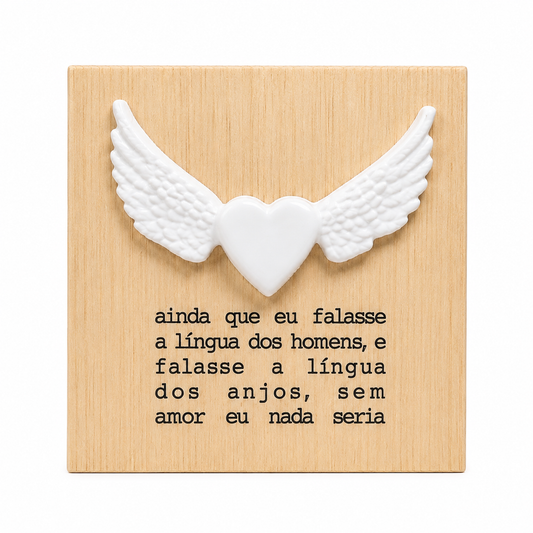 Quadro Decorativo em Madeira com Coração Alado e Mensagem Bíblica
