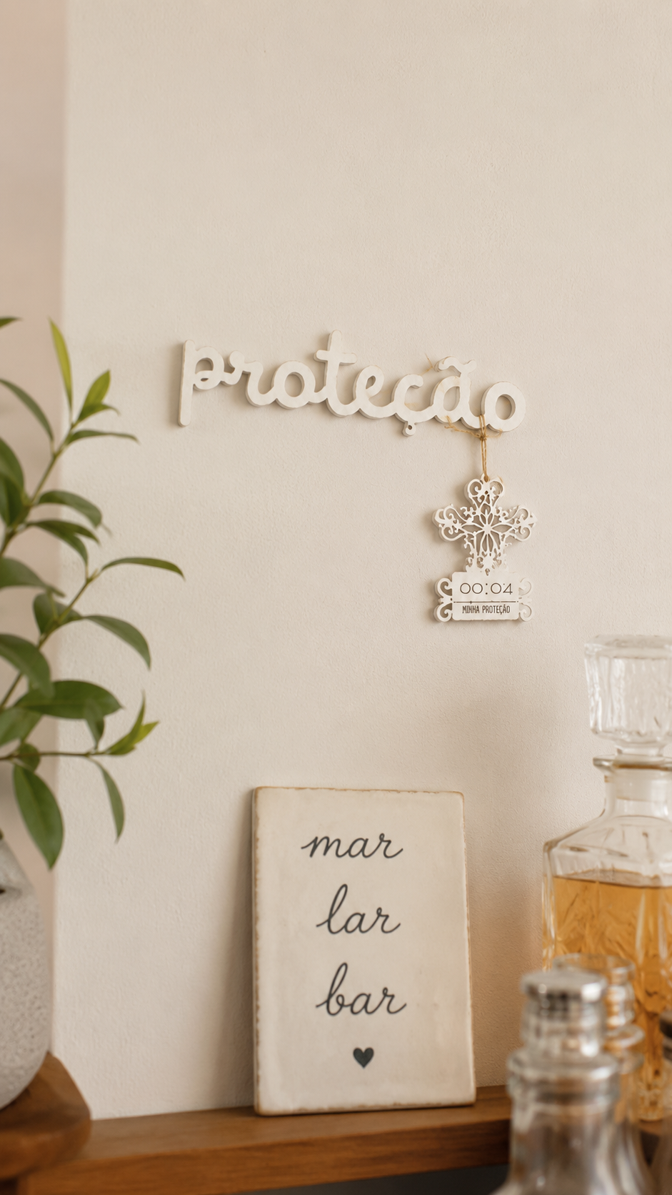 Palavra Decorativa “Proteção” em madeira