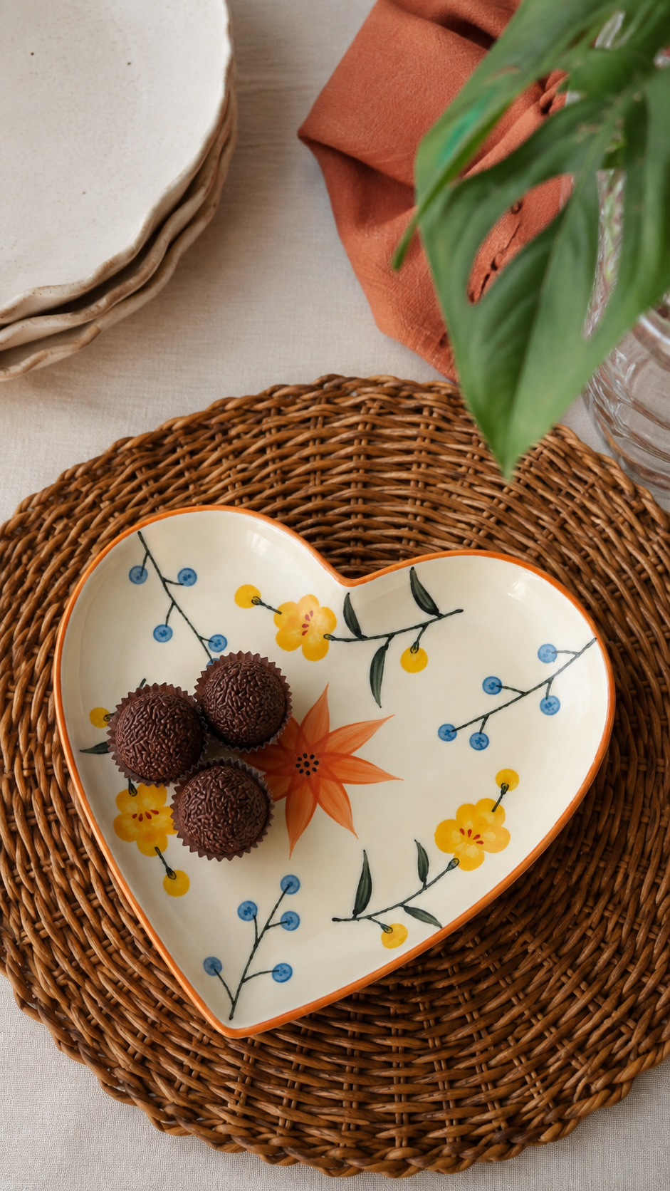 Prato de Sobremesa Coração Floral em Cerâmica 19cm