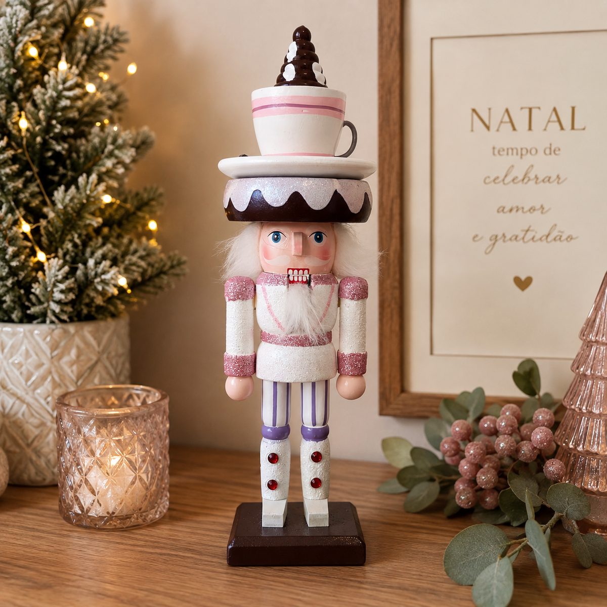 Quebra-Nozes Natalino Rosa e Branco com Xícara – 26 cm