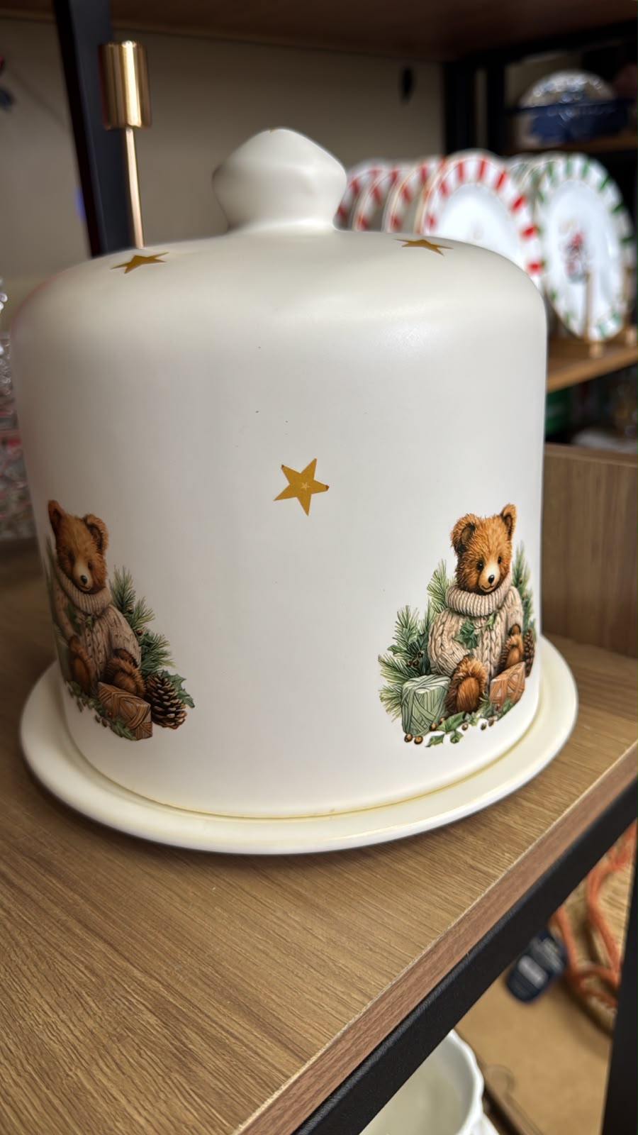 Panetoneira Natal de Cerâmica Urso com Estrelas Douradas – 21x21 cm